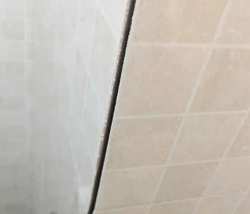 乳源瓷砖空鼓维修公司分享阳台瓷砖脱落的修复过程可以分为以下几个步骤
