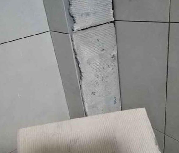 乳源瓷砖空鼓维修公司分享下厨房瓷砖脱落的补救措施。